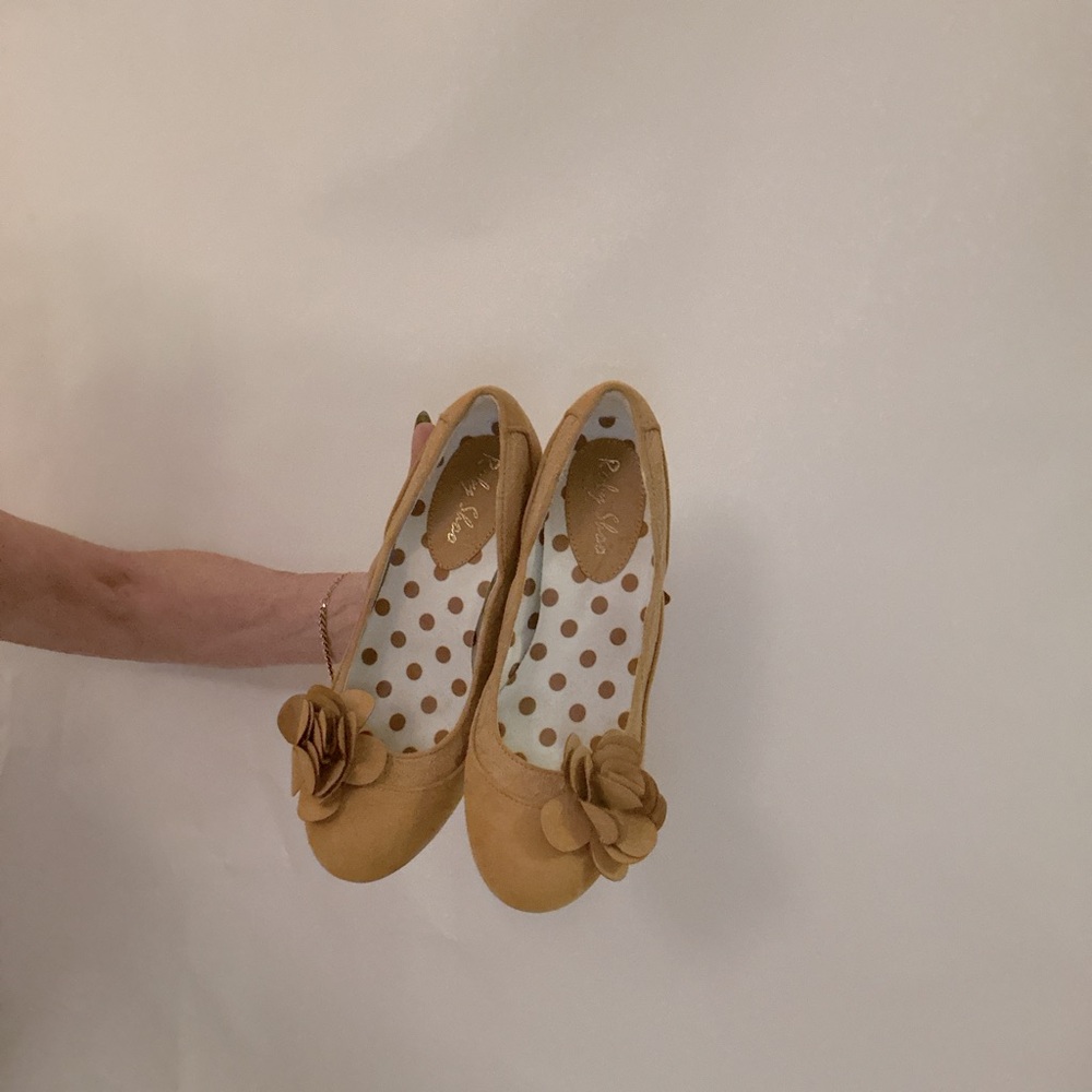 Gold  velvet shoe brand of Ruby Shoo. Super comfy with insole padding, size 7us